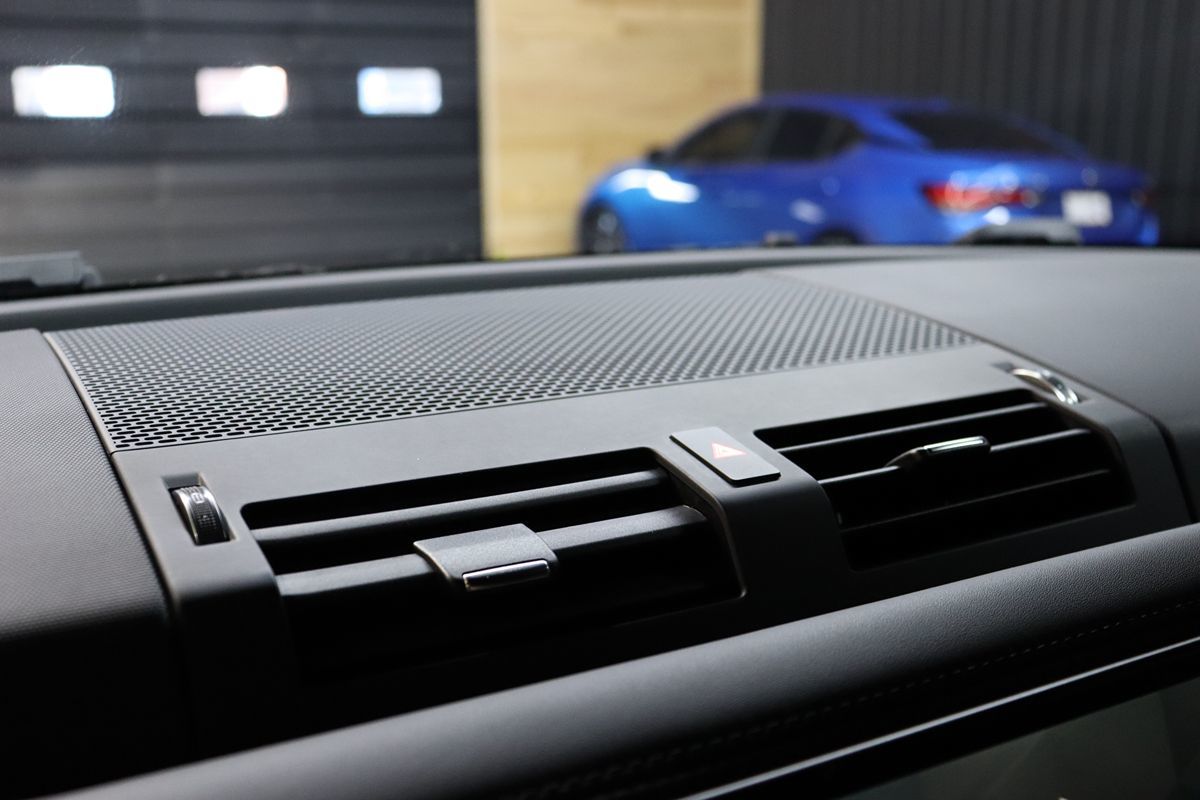 2023 Land Rover Defender X-Dynamic SE photo 41