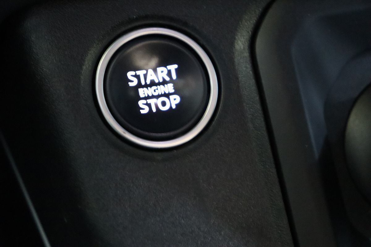 2023 Land Rover Defender X-Dynamic SE photo 46
