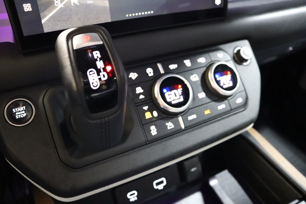 2023 Land Rover Defender X-Dynamic SE photo 47