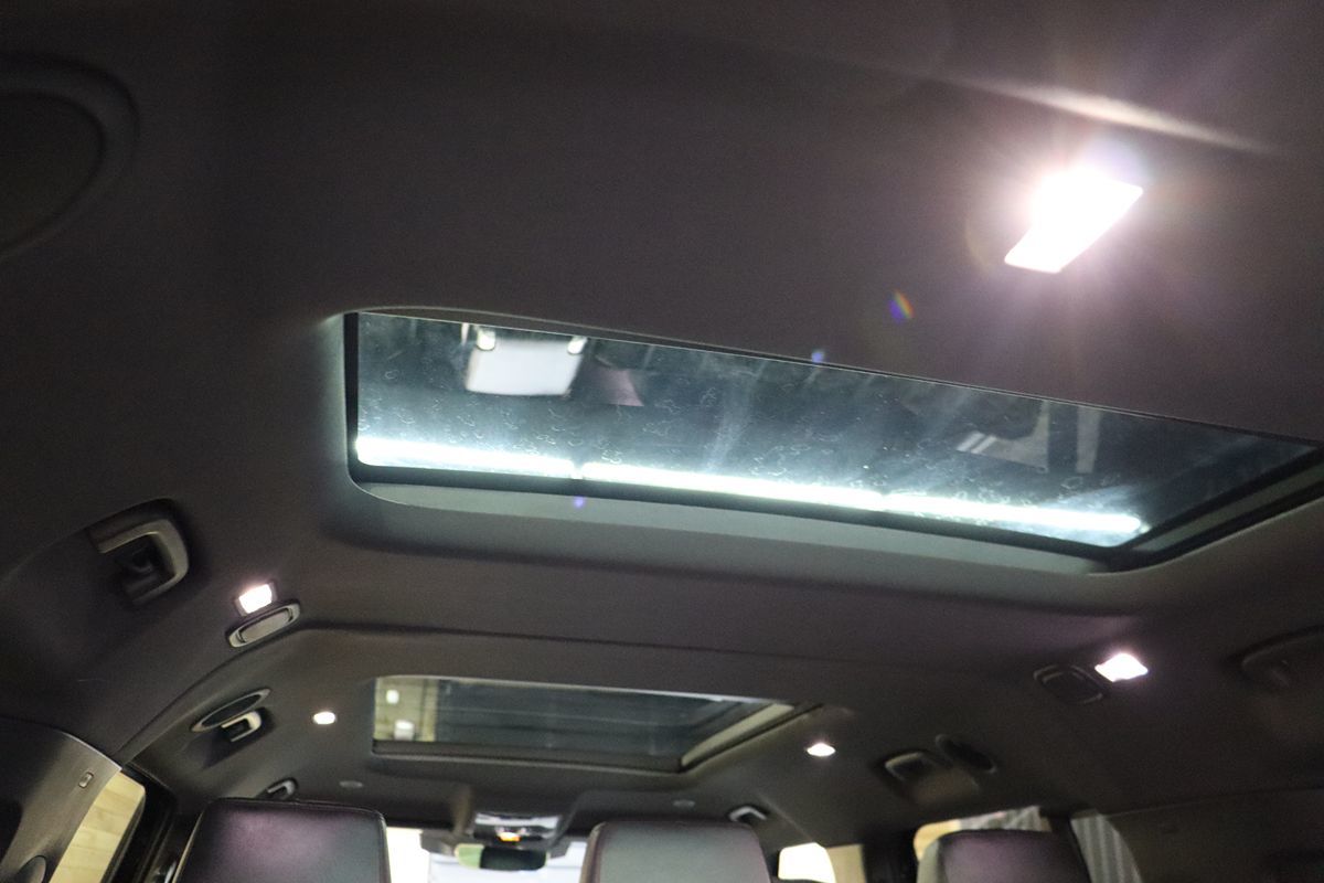 2023 Land Rover Defender X-Dynamic SE photo 54