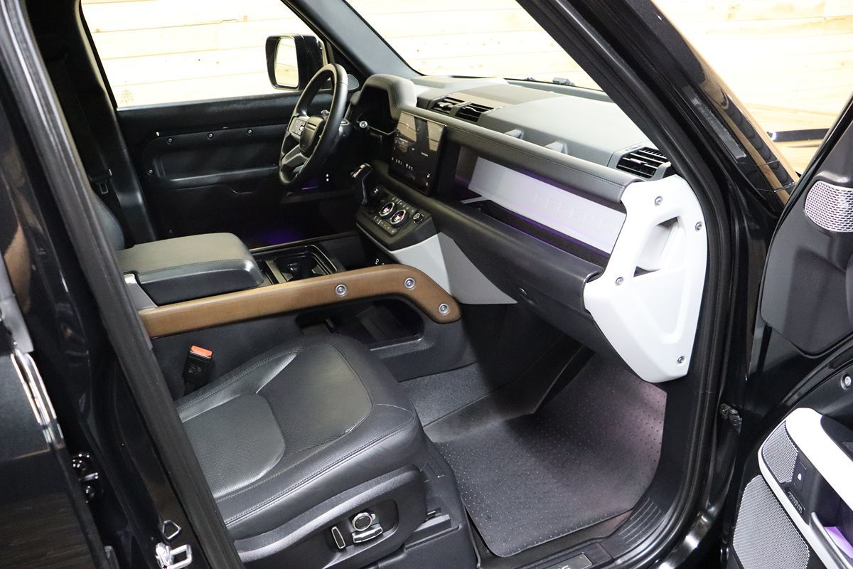 2023 Land Rover Defender X-Dynamic SE photo 56
