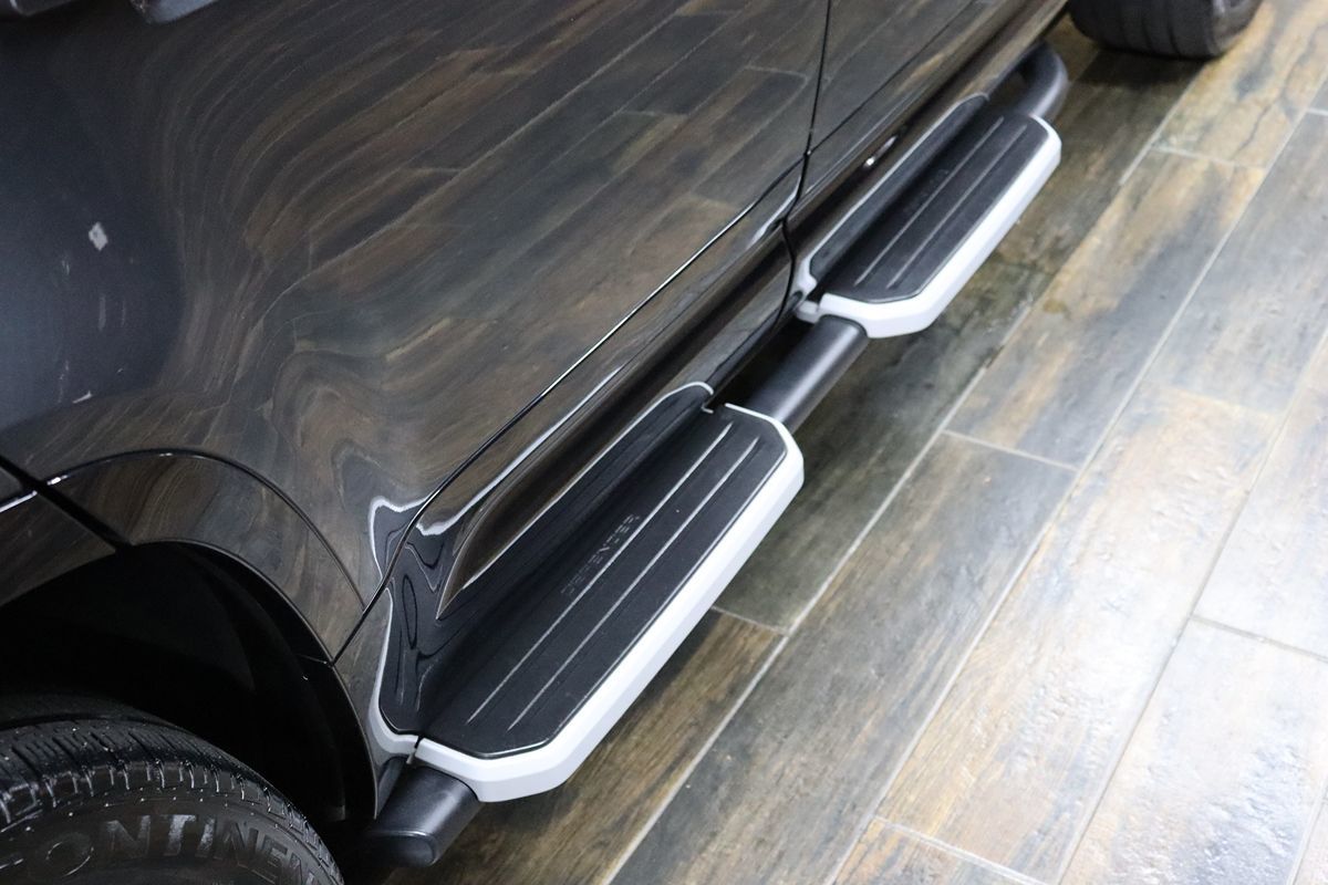 2023 Land Rover Defender X-Dynamic SE photo 10