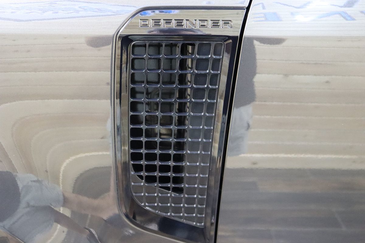 2023 Land Rover Defender X-Dynamic SE photo 16