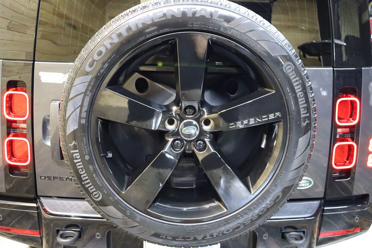 2023 Land Rover Defender X-Dynamic SE photo 20