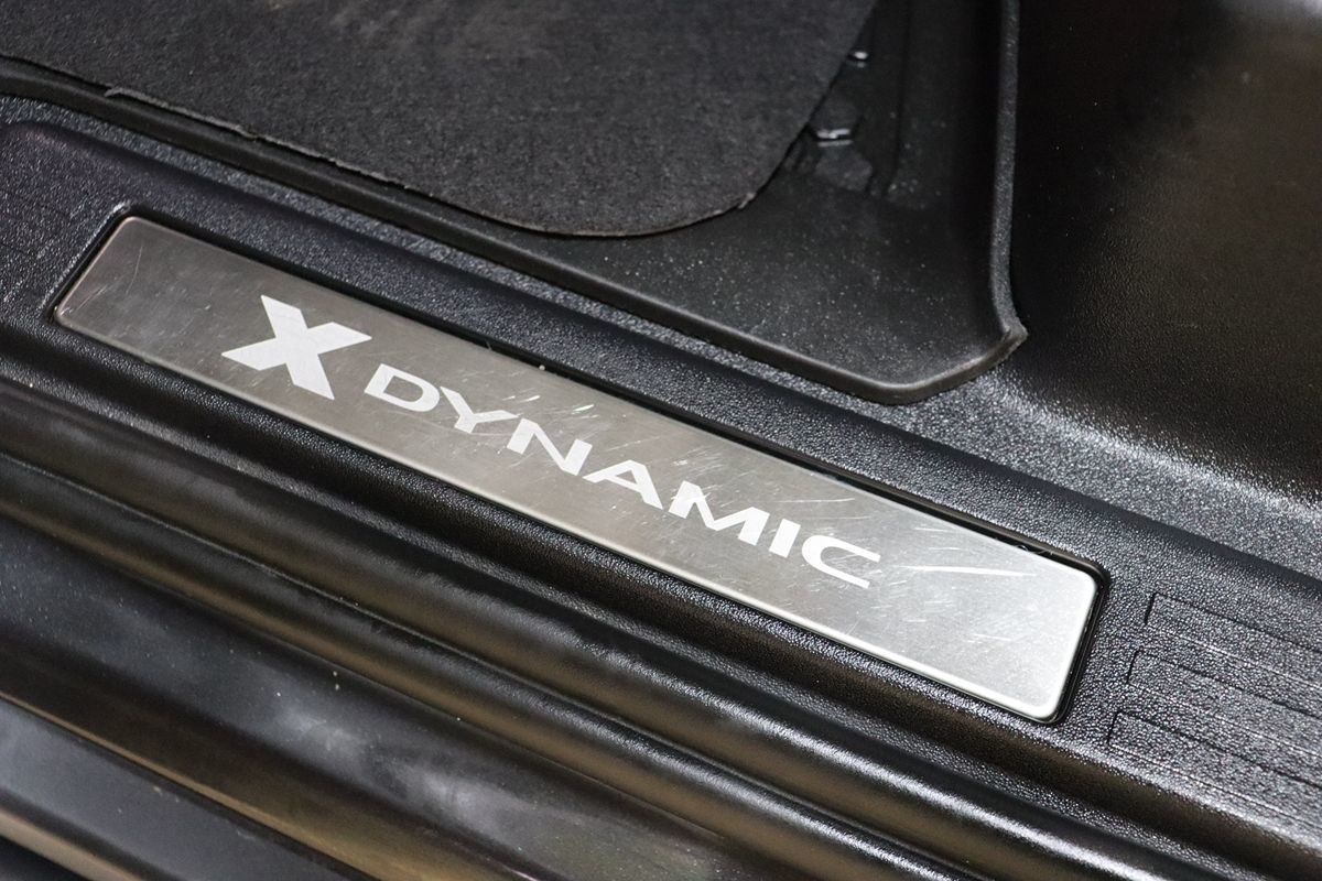 2023 Land Rover Defender X-Dynamic SE photo 28