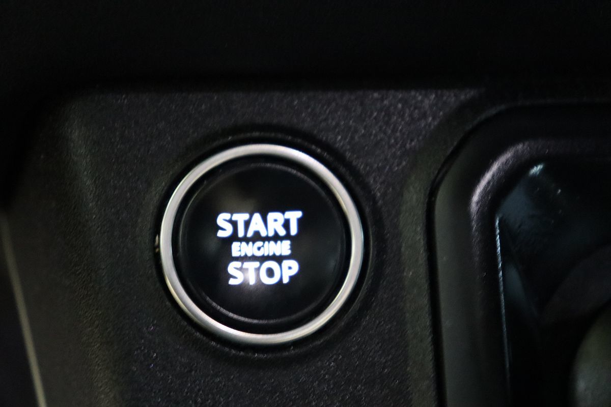 2023 Land Rover Defender X-Dynamic SE photo 40
