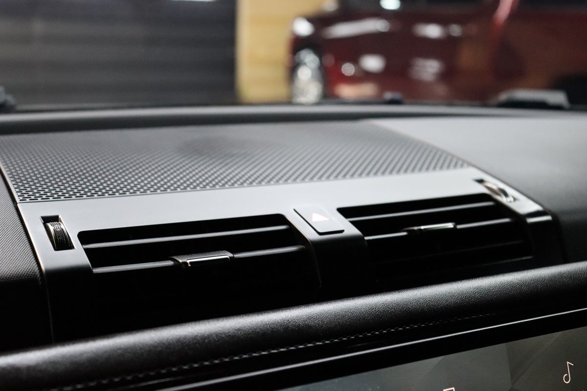 2023 Land Rover Defender X-Dynamic SE photo 41
