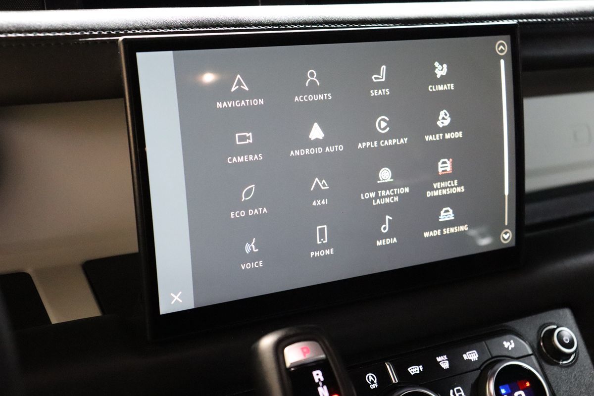 2023 Land Rover Defender X-Dynamic SE photo 44
