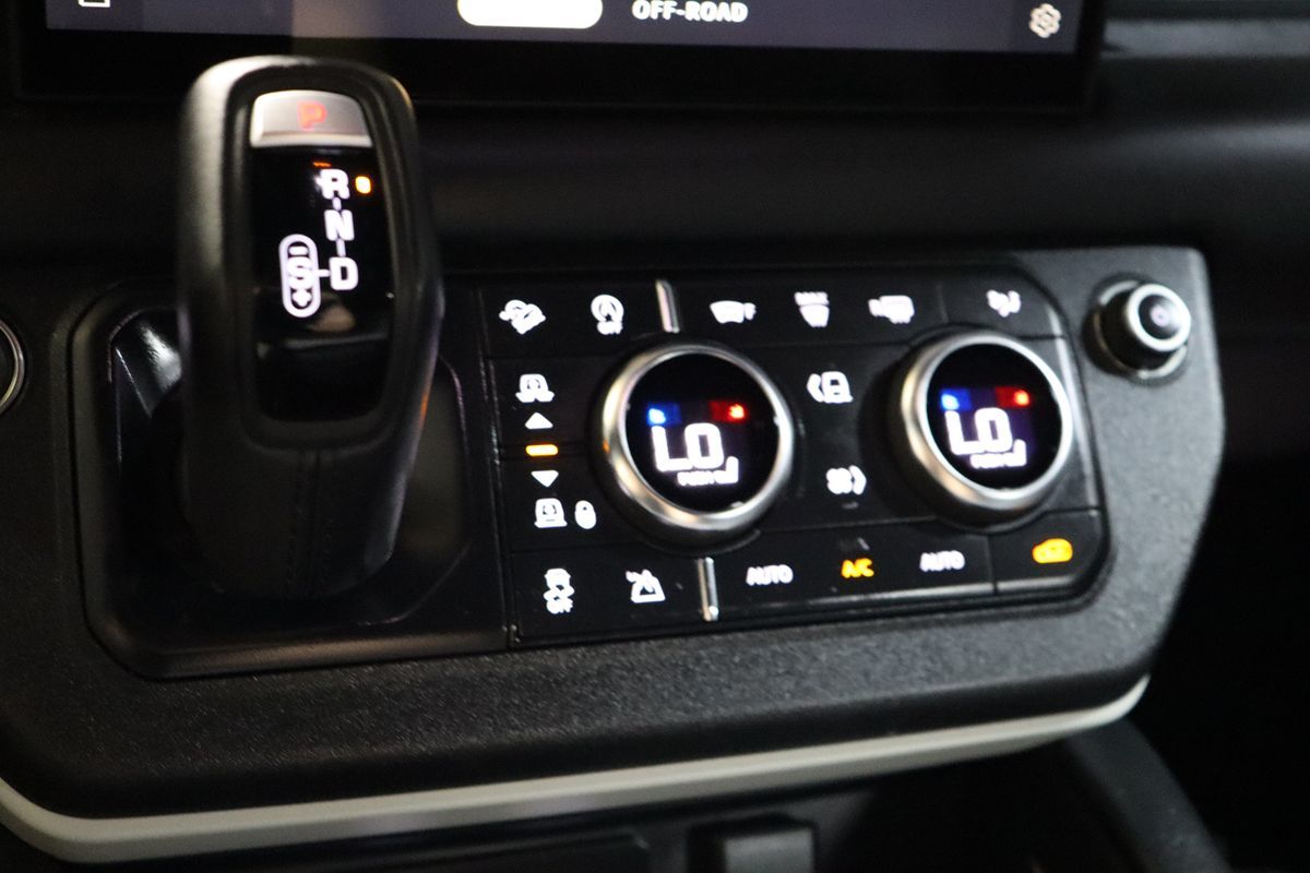 2023 Land Rover Defender X-Dynamic SE photo 46