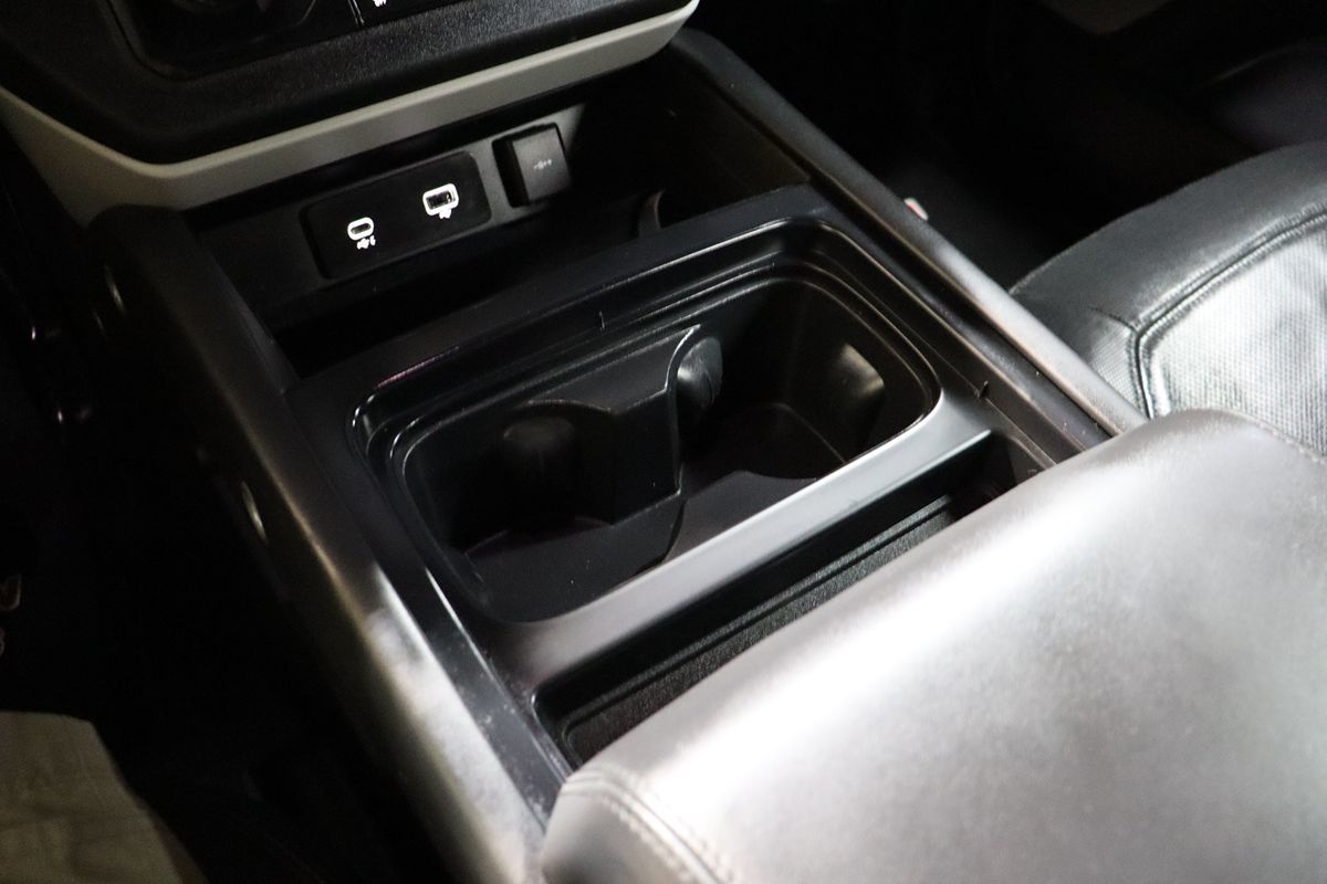 2023 Land Rover Defender X-Dynamic SE photo 48