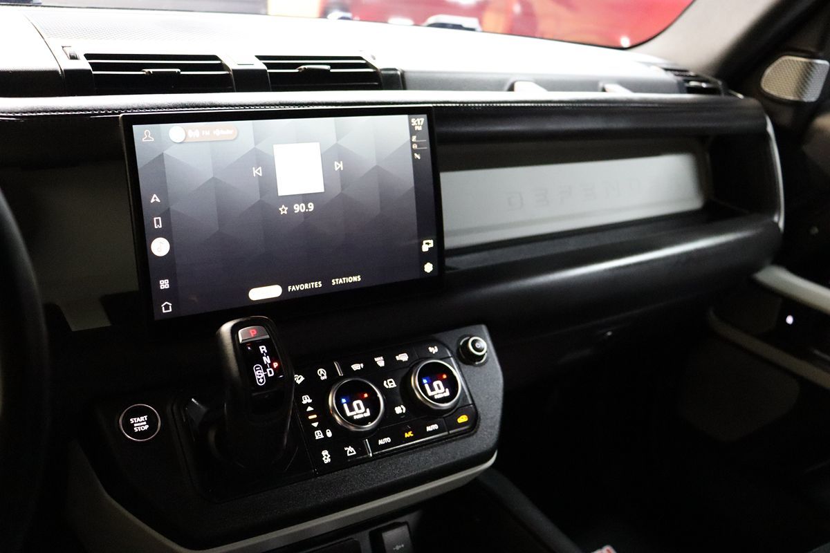 2023 Land Rover Defender X-Dynamic SE photo 49