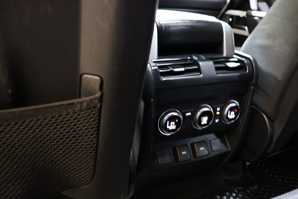 2023 Land Rover Defender X-Dynamic SE photo 53