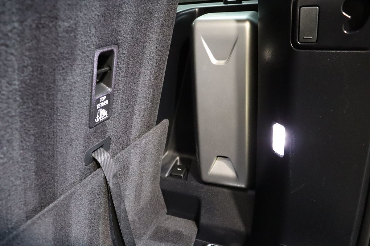 2023 Land Rover Defender X-Dynamic SE photo 56