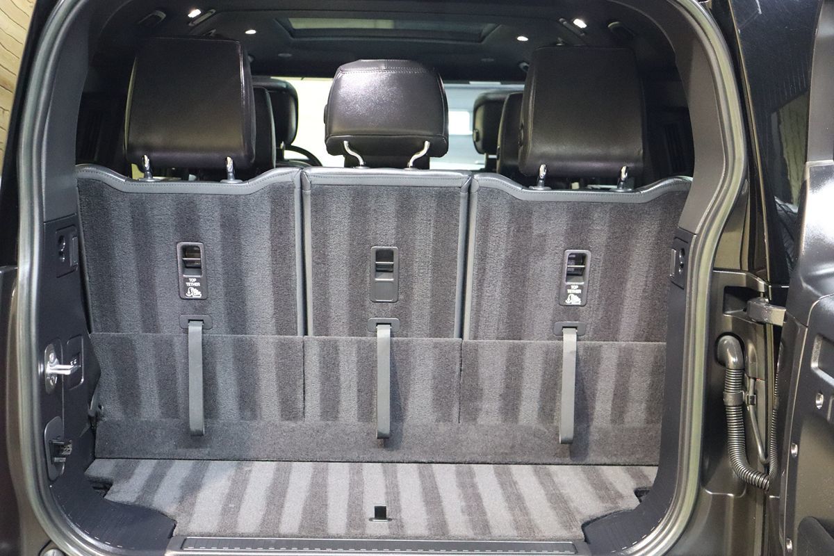 2023 Land Rover Defender X-Dynamic SE photo 57
