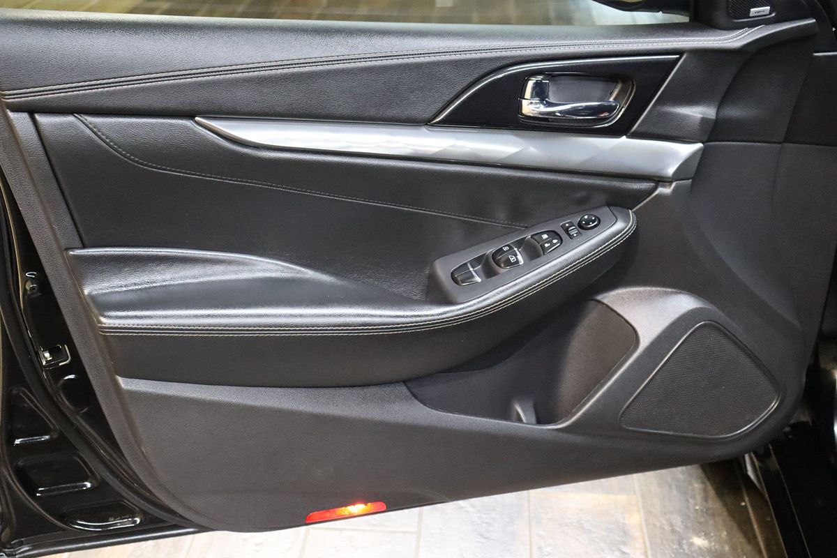 2019 Nissan Maxima SL photo 24