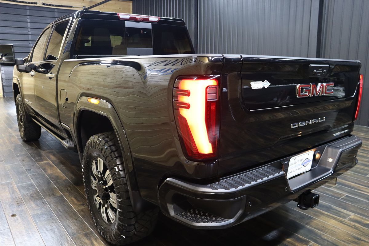 2024 Gmc Sierra 2500 HD Denali photo 3