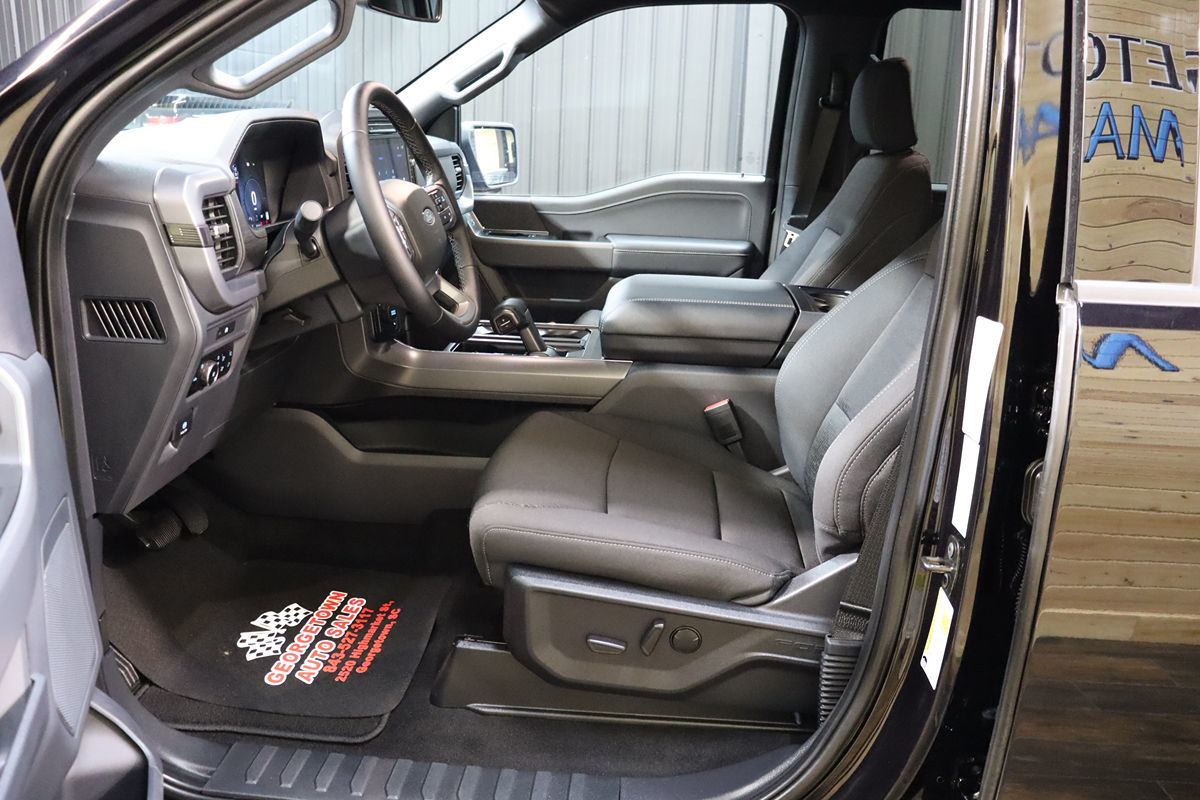 2025 Ford F-150 XLT - Photo 36