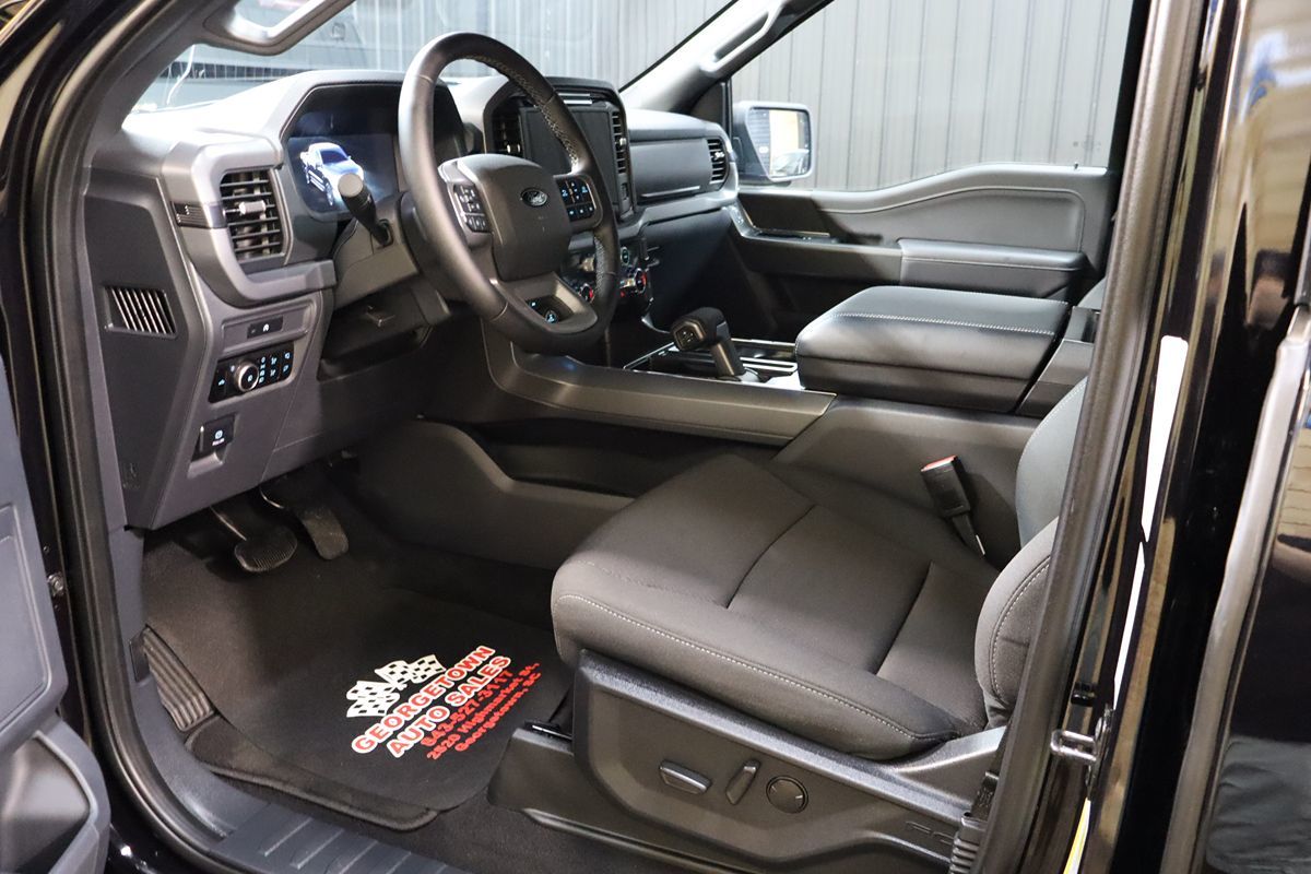 2025 Ford F-150 XLT - Photo 38