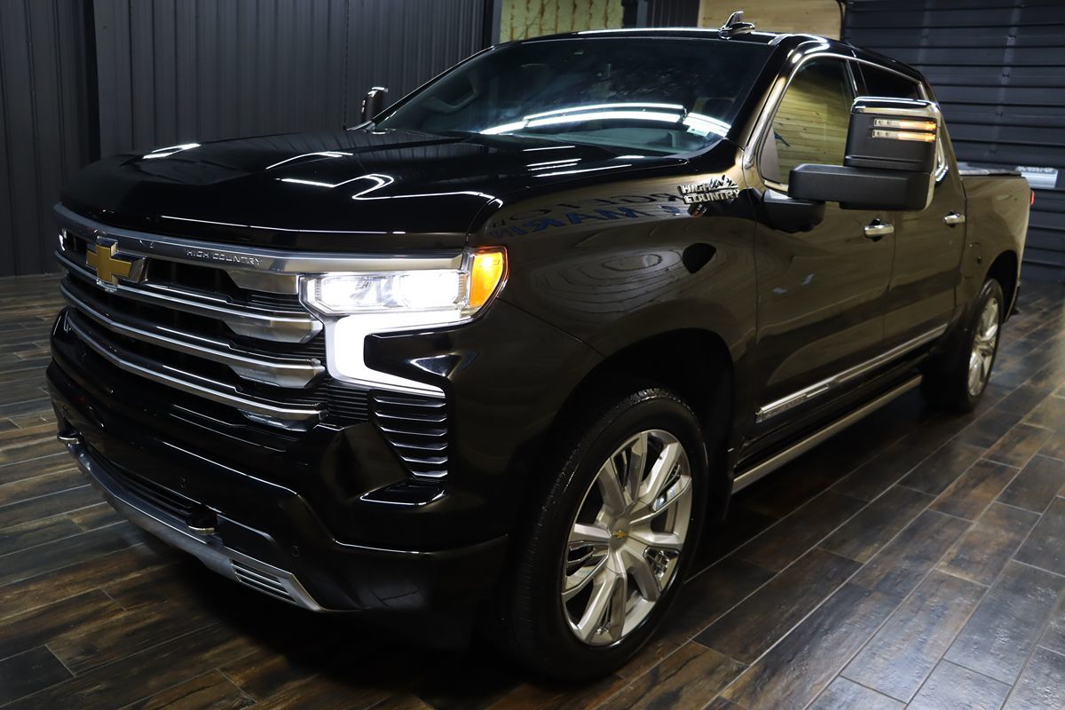 2024 Chevrolet Silverado 1500 High Country photo 3