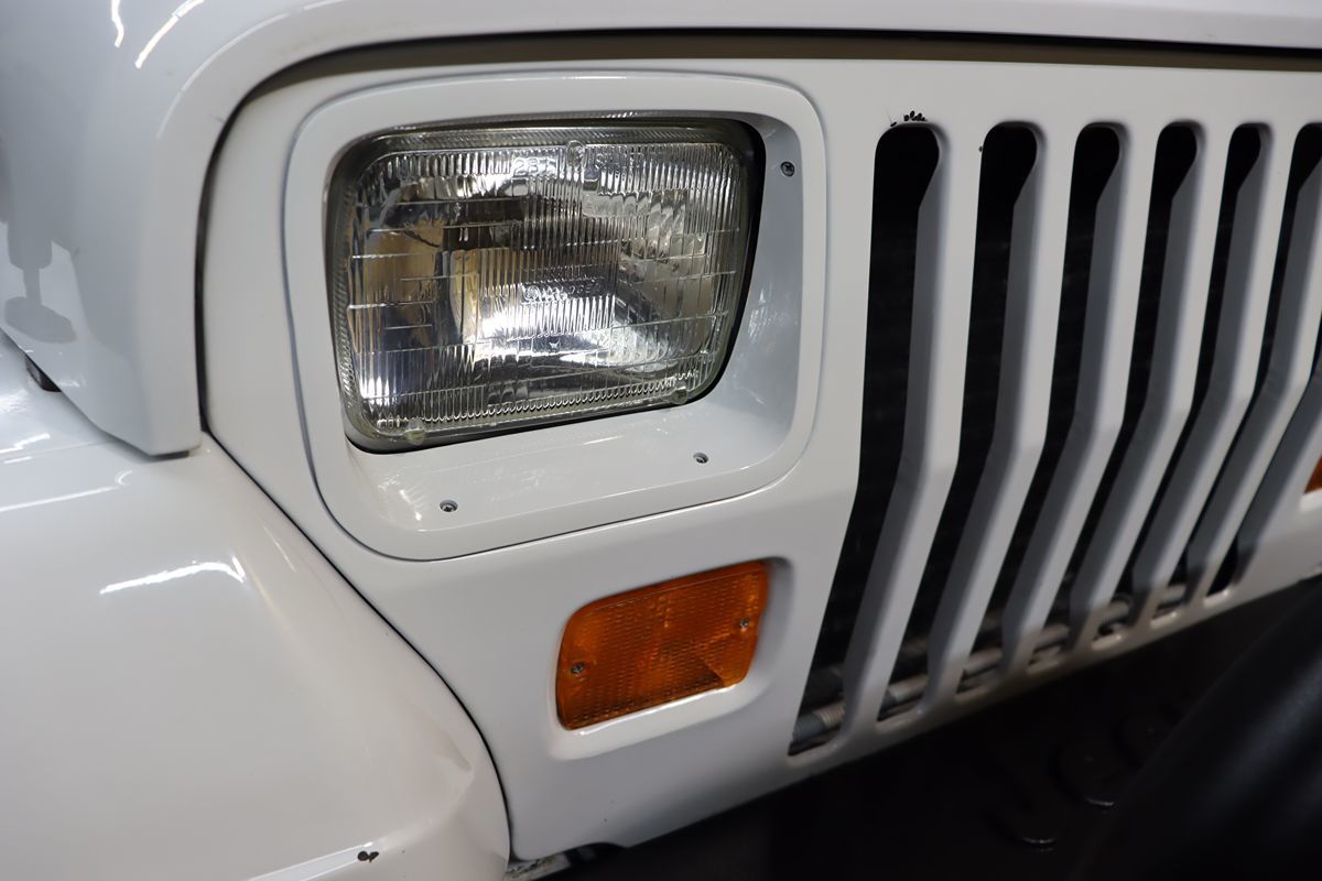 1992 Jeep Wrangler S photo 11