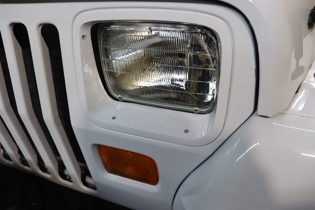 1992 Jeep Wrangler S photo 12