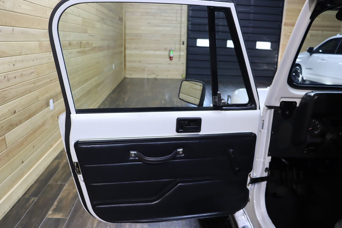 1992 Jeep Wrangler S photo 16