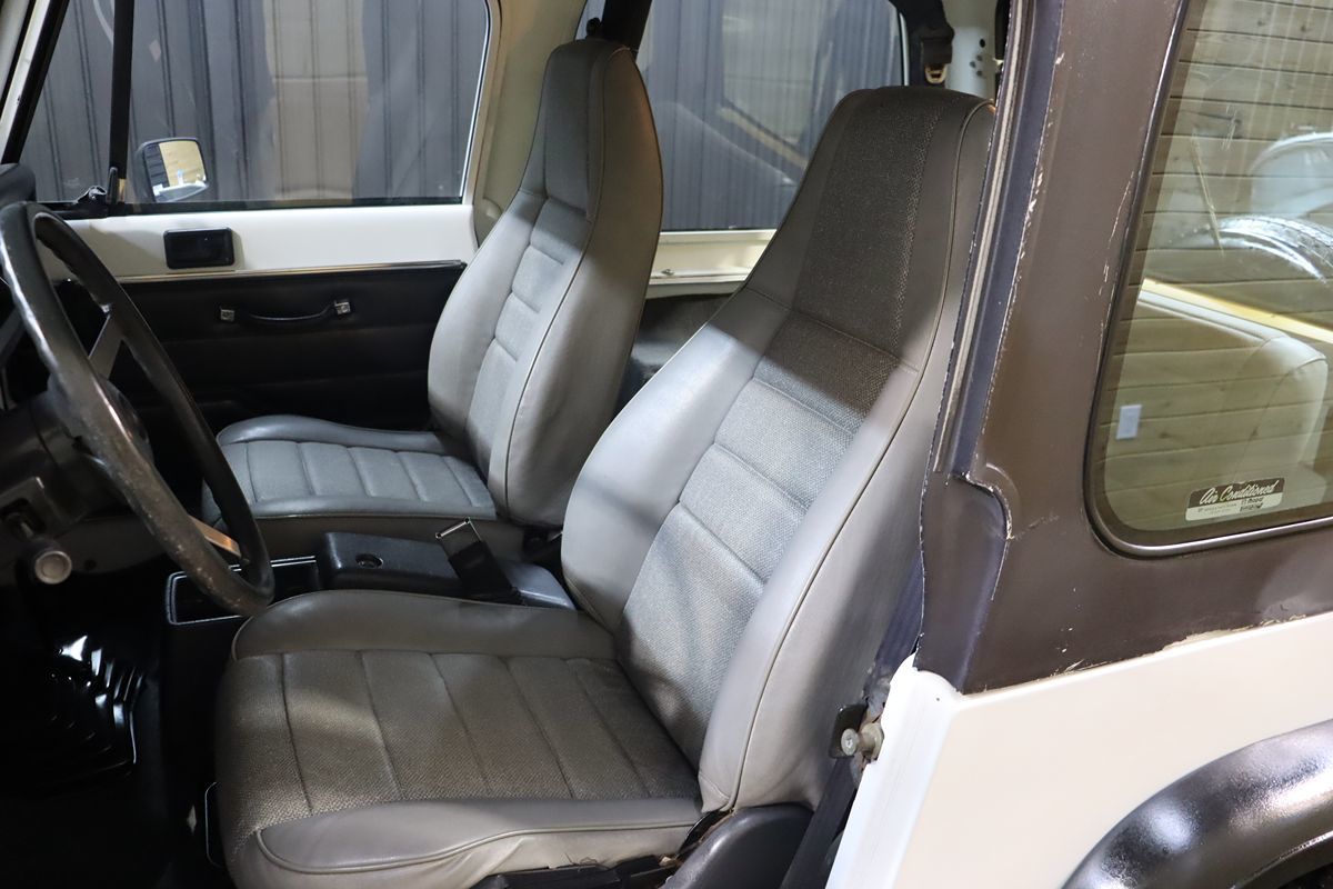 1992 Jeep Wrangler S photo 17
