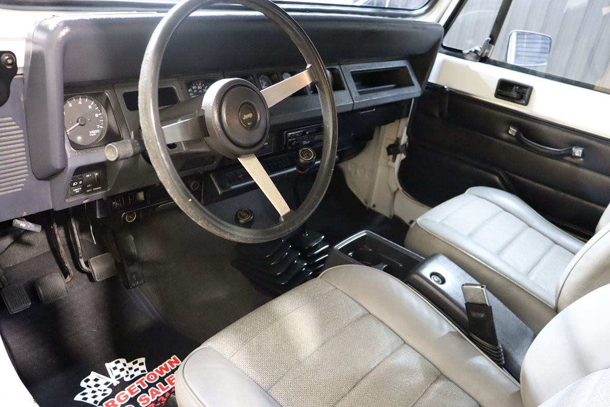 1992 Jeep Wrangler S photo 18