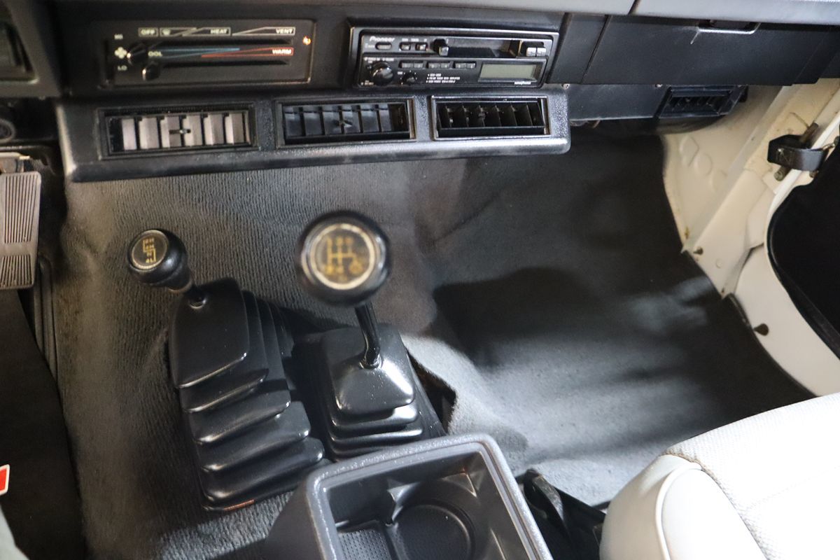 1992 Jeep Wrangler S photo 26