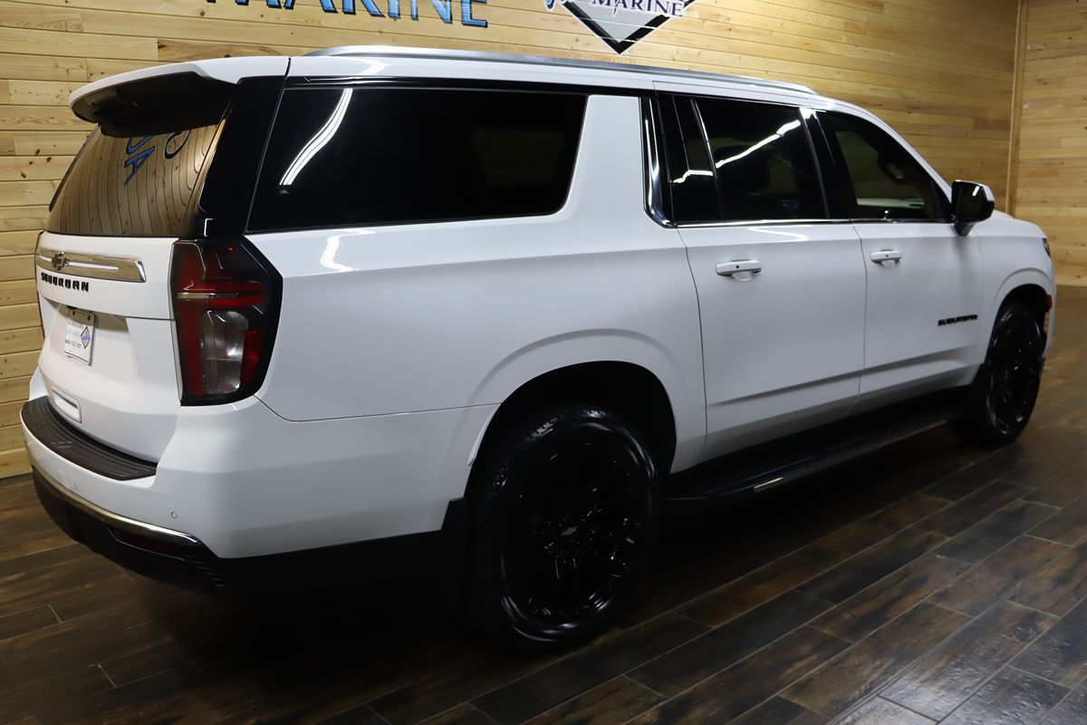 2023 Chevrolet Suburban LS photo 4