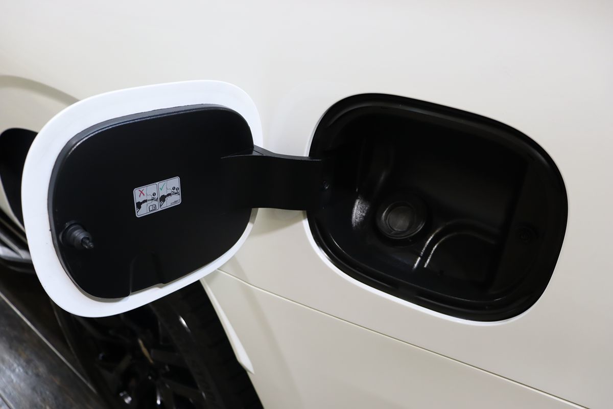 2023 Chevrolet Suburban LS - Photo 17