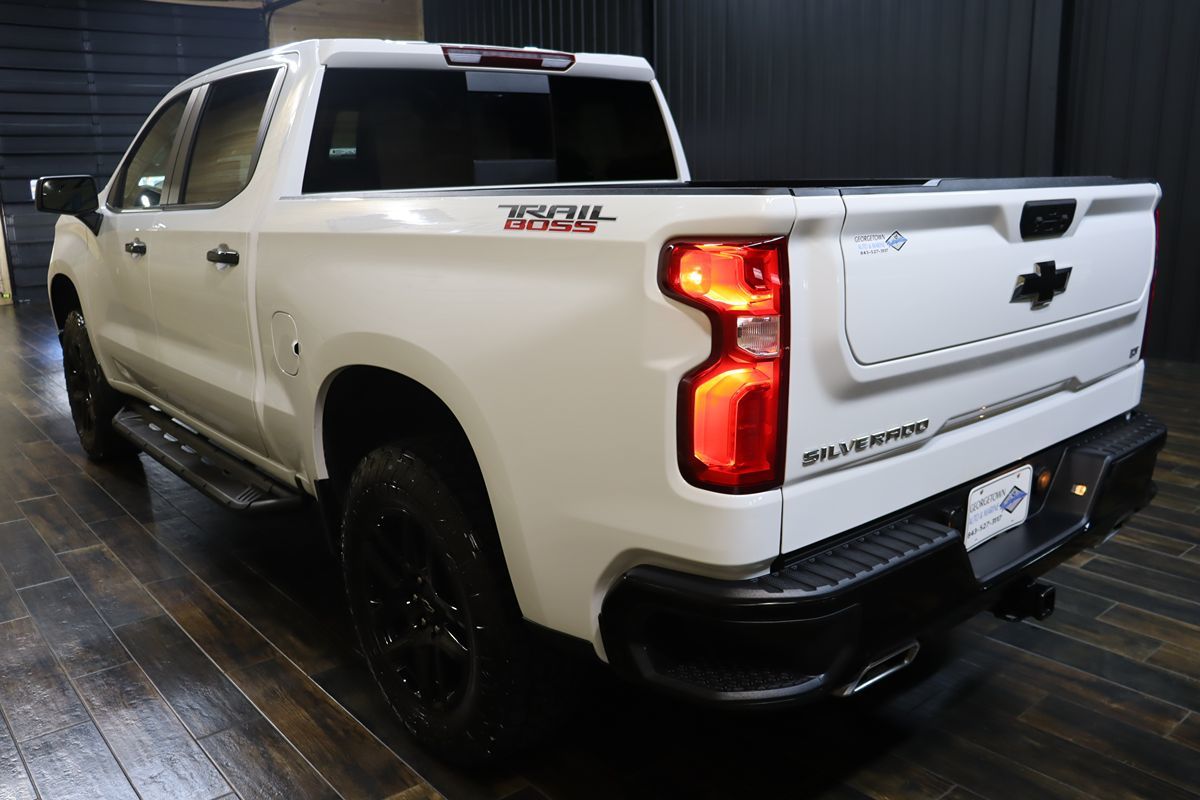 2024 Chevrolet Silverado 1500 LT Trail Boss photo 2