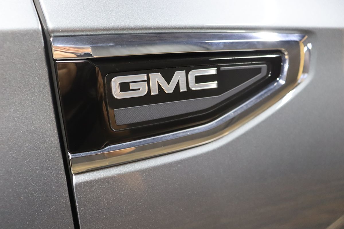 2022 Gmc Yukon SLE photo 9