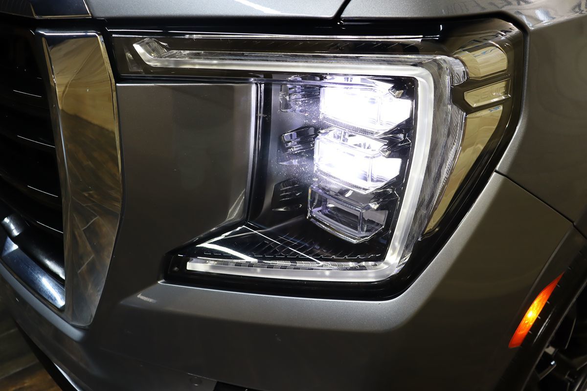 2022 Gmc Yukon SLE photo 12