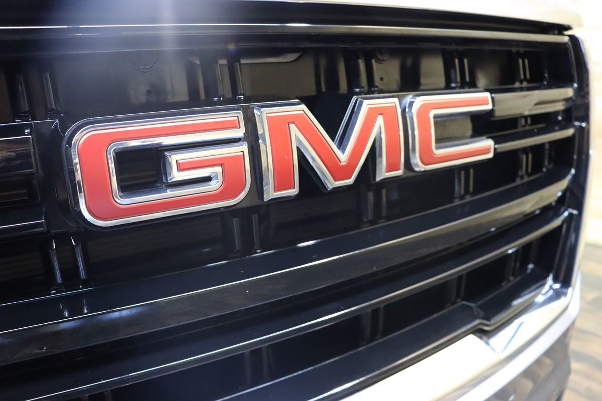 2022 Gmc Yukon SLE photo 13