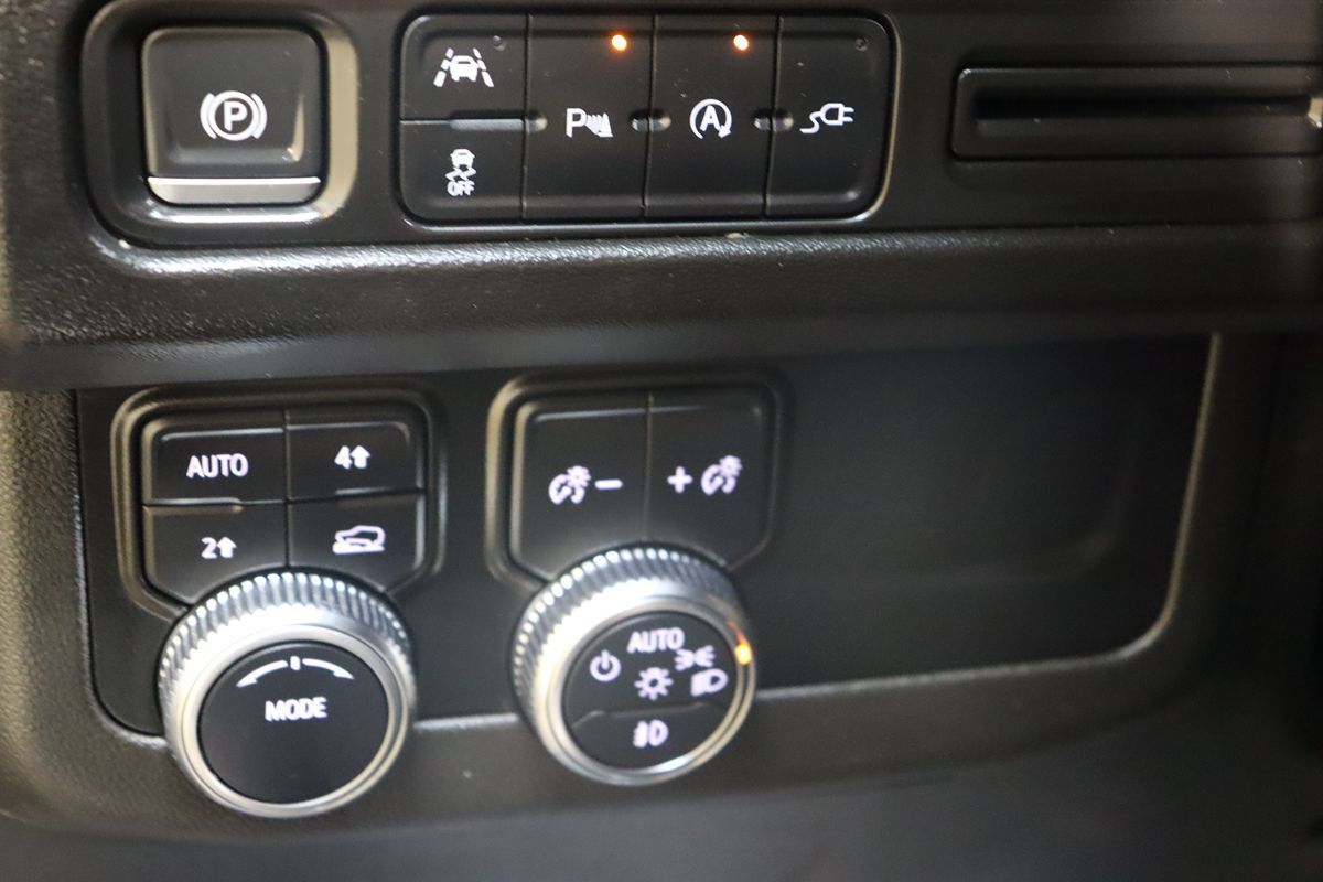 2022 Gmc Yukon SLE photo 33