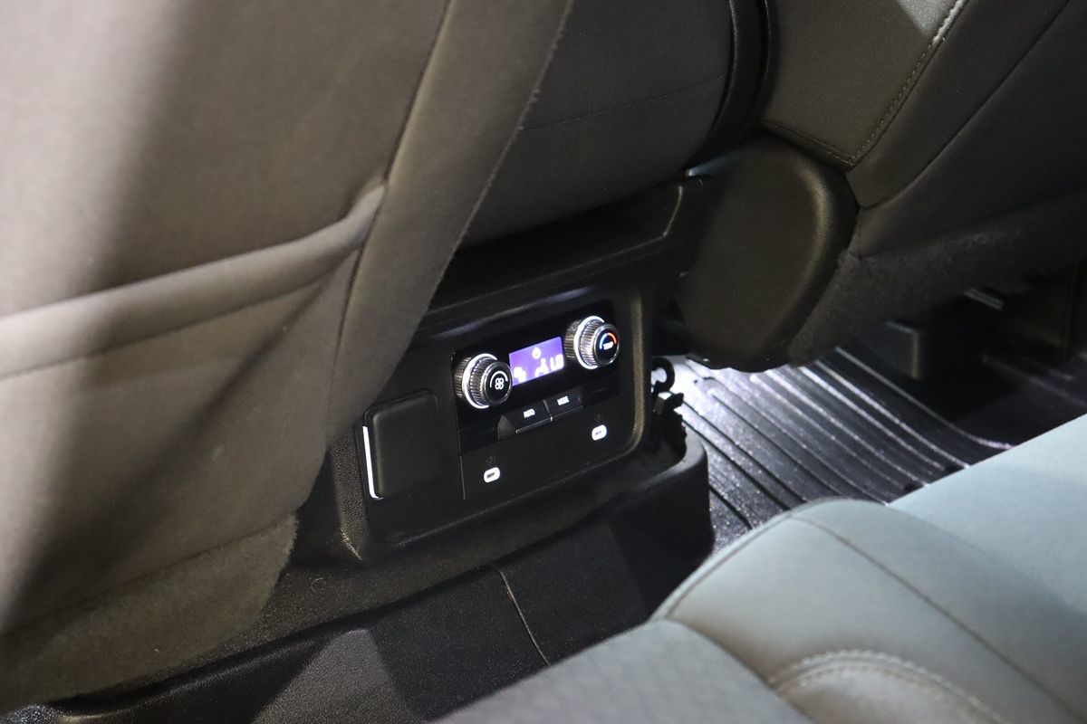 2022 Gmc Yukon SLE photo 44