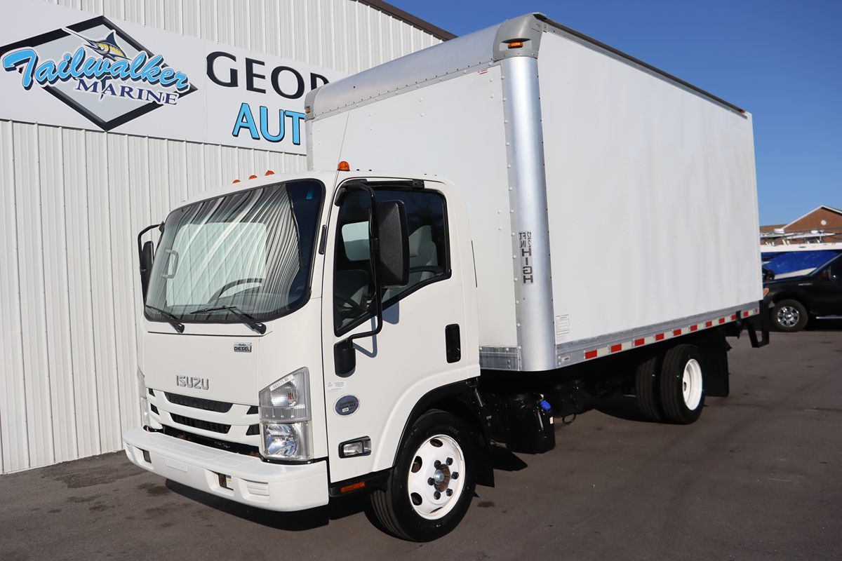 2016 Isuzu NRR photo 3