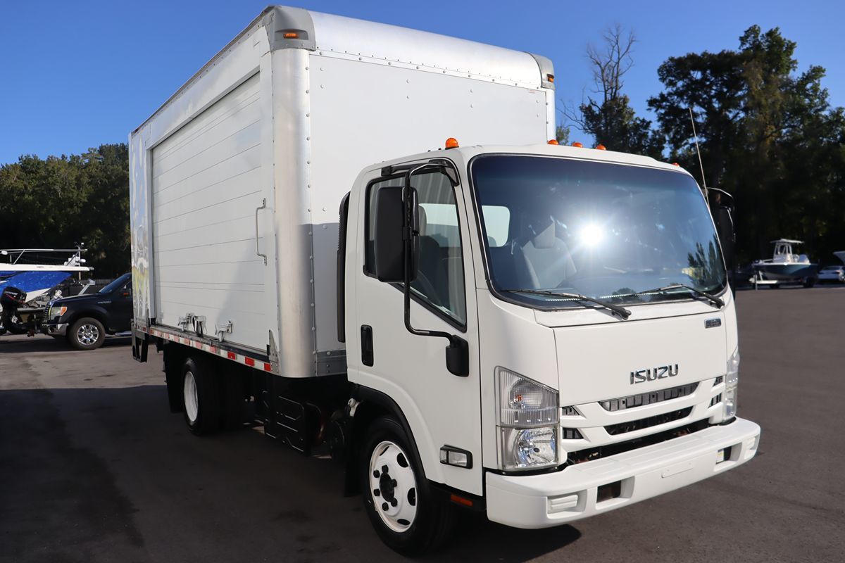 2016 Isuzu NRR photo 4