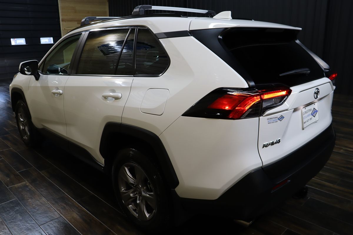 2024 Toyota RAV4 XLE photo 2