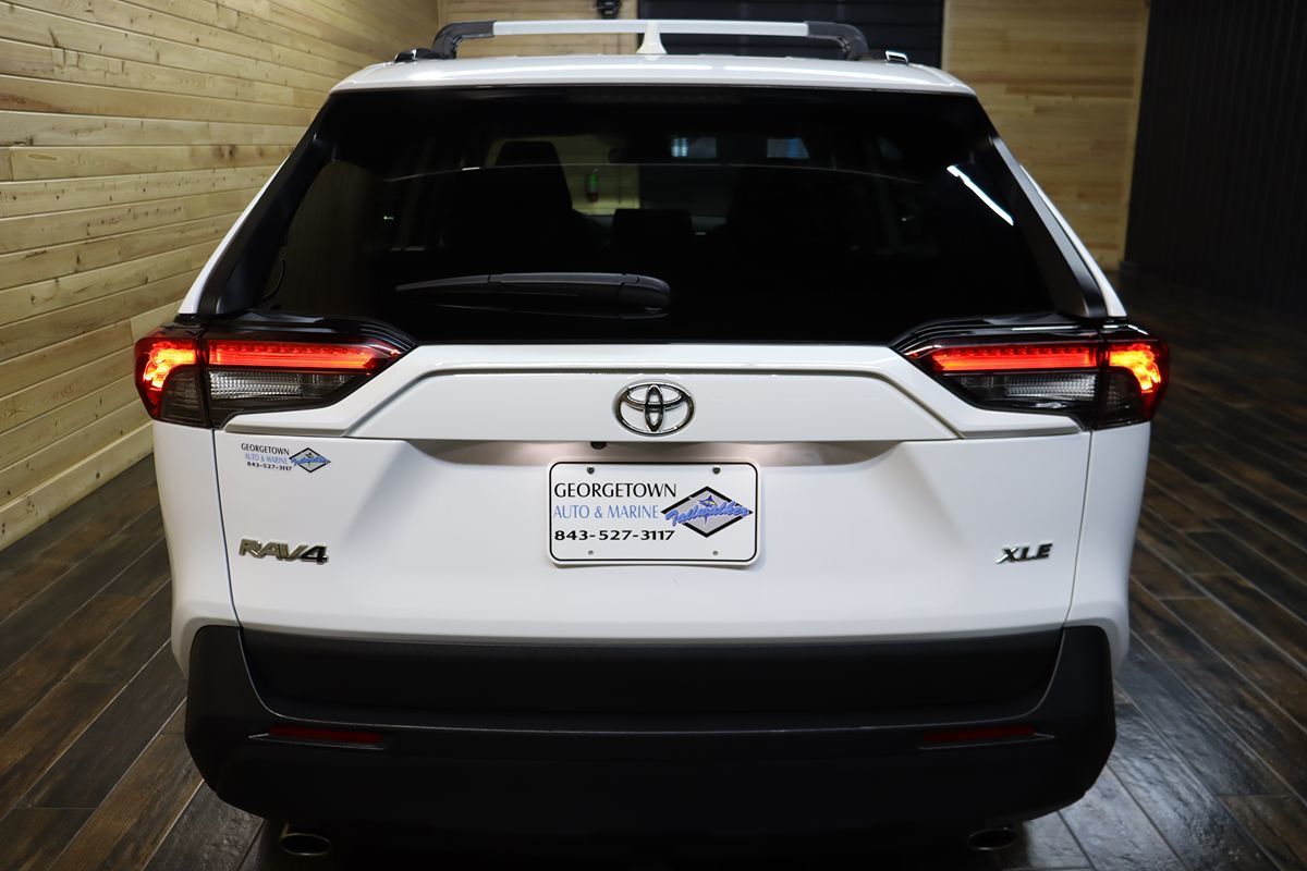 2024 Toyota RAV4 XLE photo 3