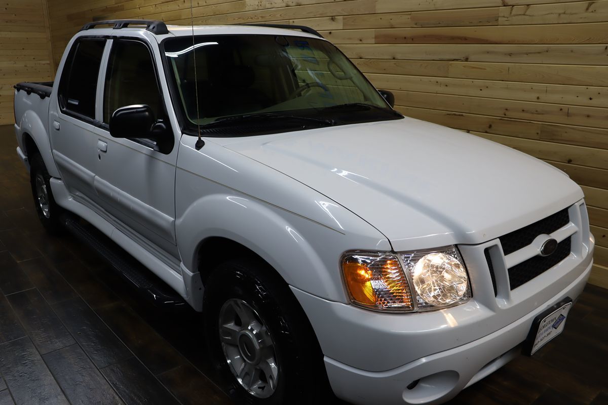 2004 Ford Explorer Sport Trac XLT photo 2