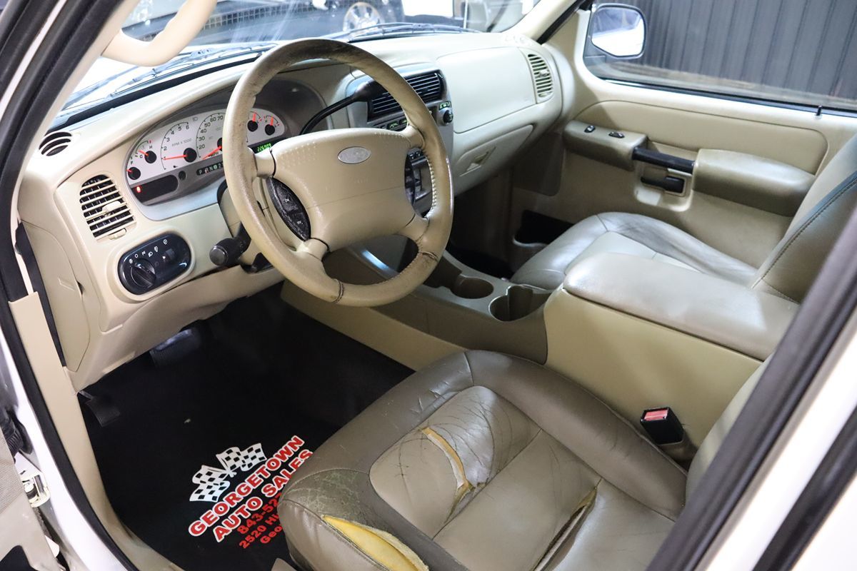 2004 Ford Explorer Sport Trac XLT photo 26