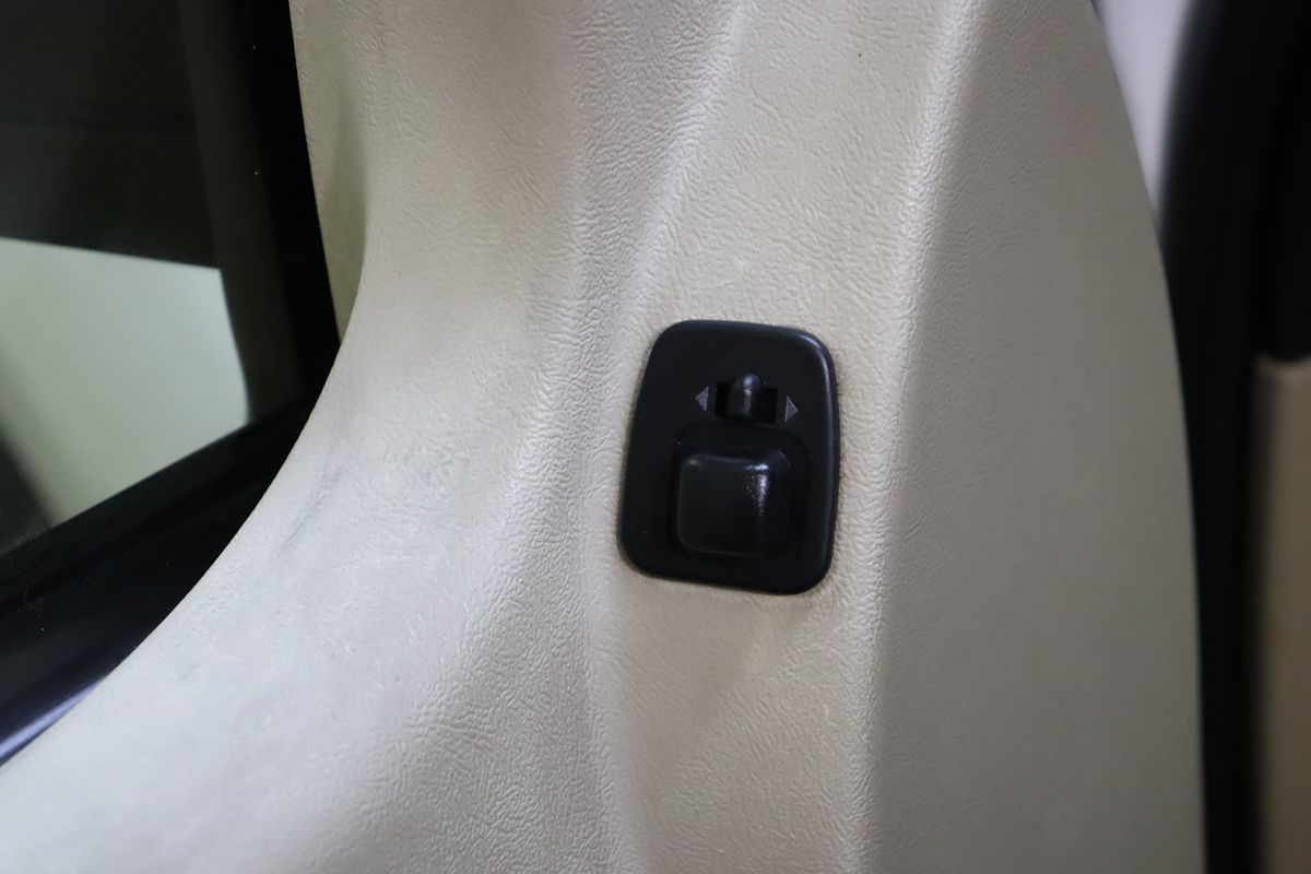 2004 Ford Explorer Sport Trac XLT photo 29