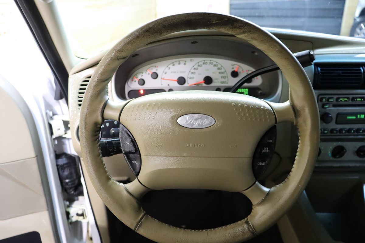 2004 Ford Explorer Sport Trac XLT photo 30