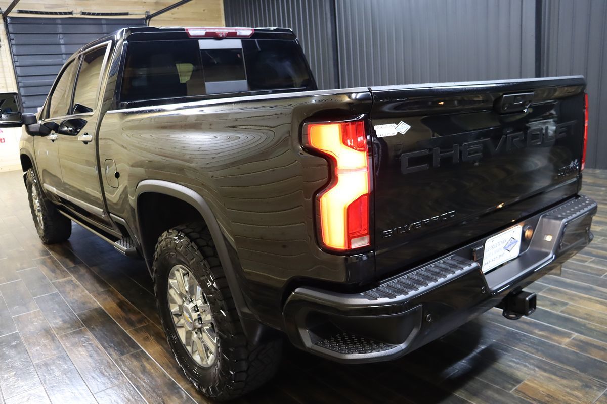 2024 Chevrolet Silverado 2500HD High Country photo 3