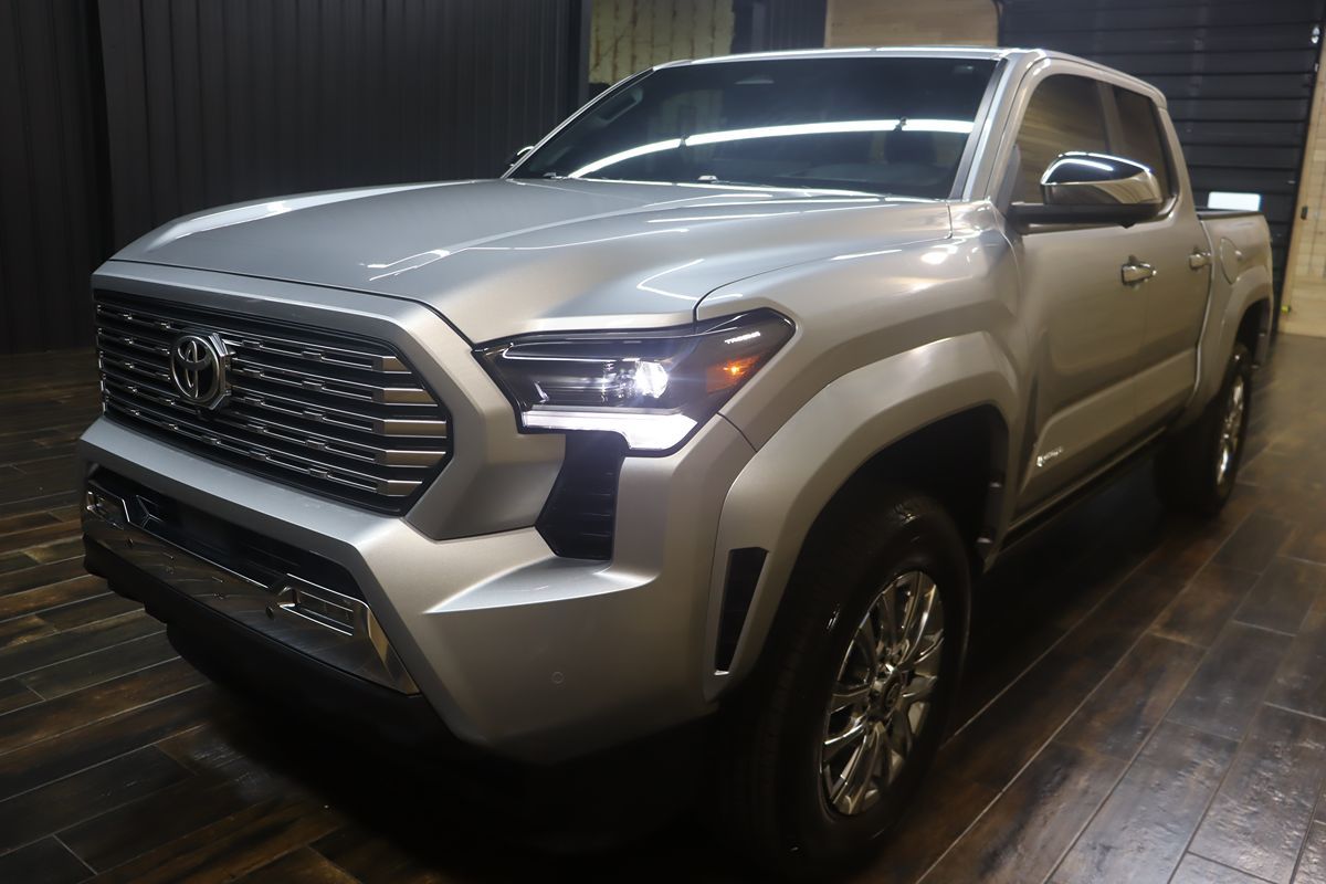 2024 Toyota Tacoma Limited - Photo 6
