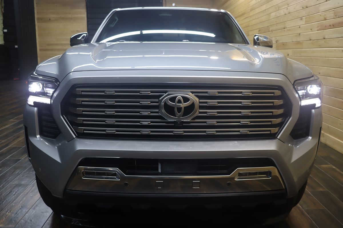 2024 Toyota Tacoma Limited - Photo 7