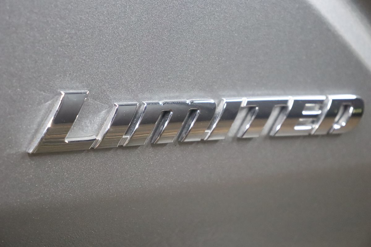 2024 Toyota Tacoma Limited - Photo 9