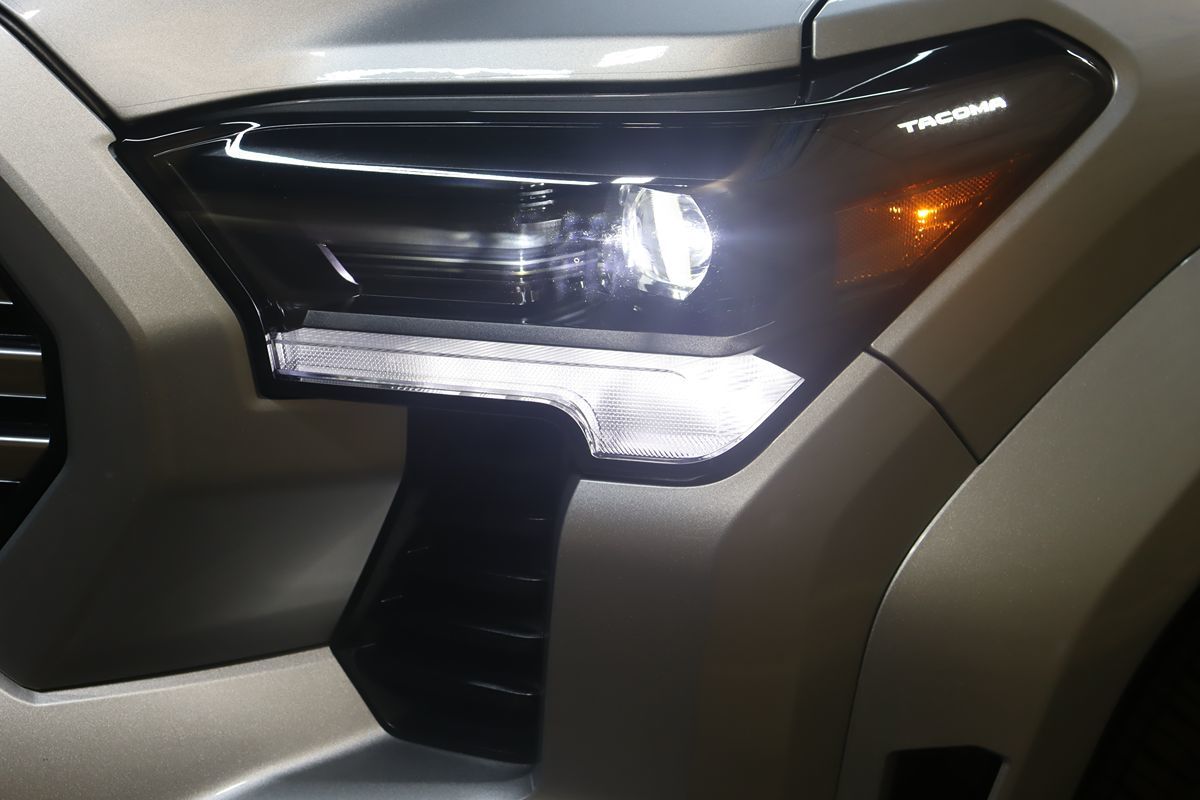 2024 Toyota Tacoma Limited - Photo 12